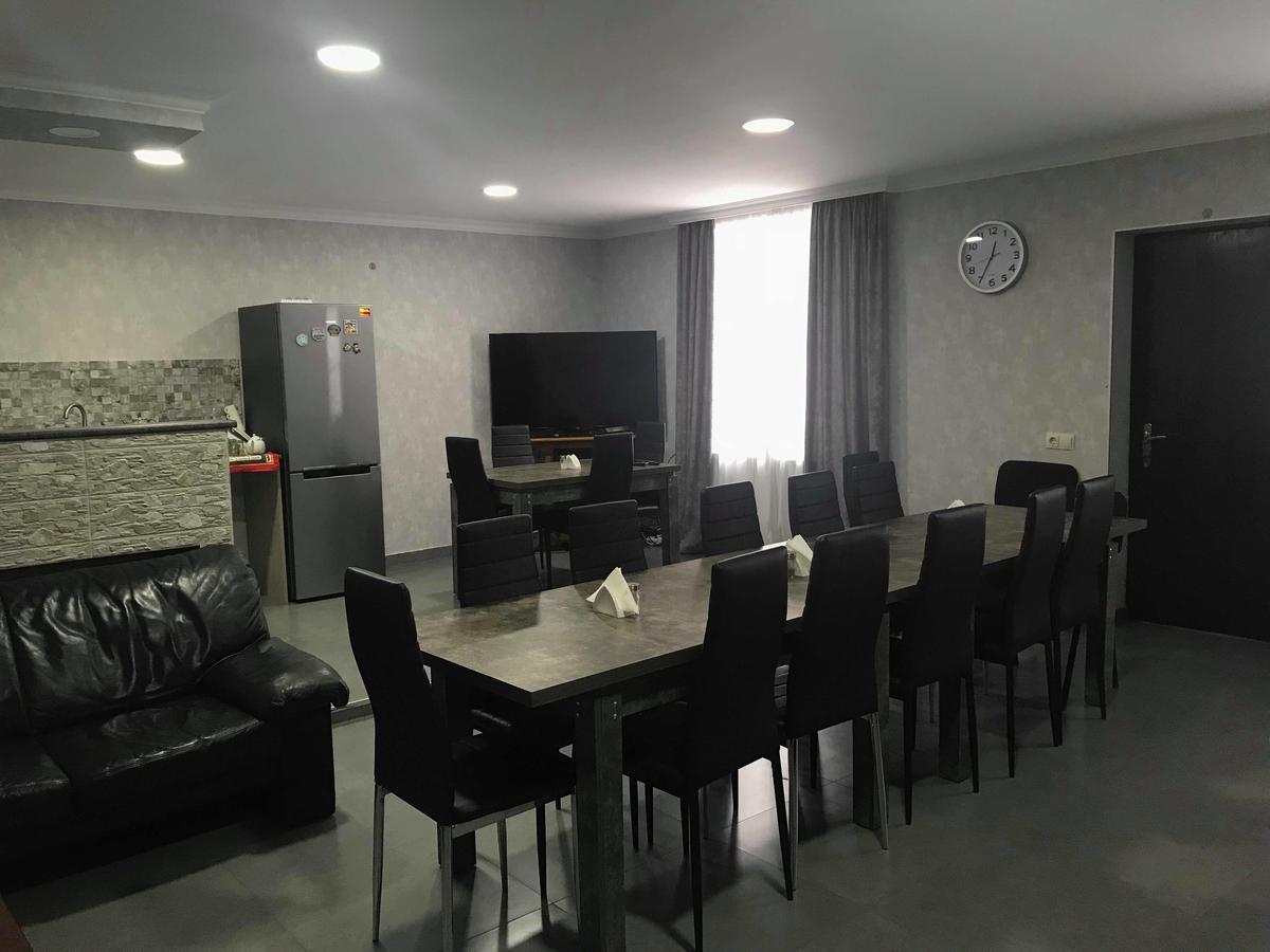 Guesthouse Ori Beli In Mestia Exteriör bild